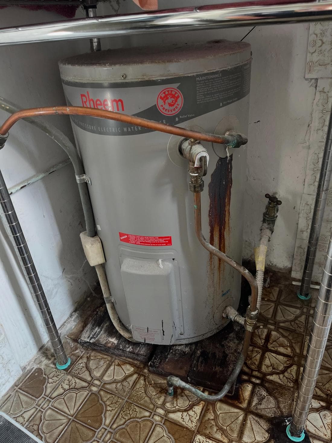 Old corroded and leaking Rheem hot water tank before replacement
